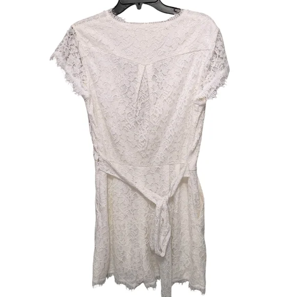 Diane Von Furstenberg White Lace Wrap 3 Inch Inseam Romper Women's Size 10 - Picture 3 of 10